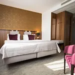 Western Mariacki Hotel 3*