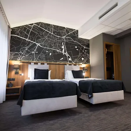 Western Mariacki Hotel 3*