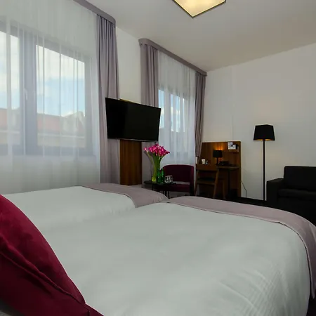 Hotel Western Mariacki 3*