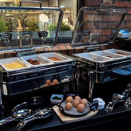 Western Mariacki فندق