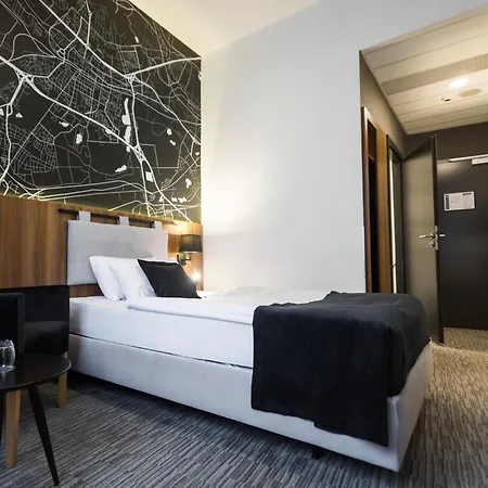 Hotel Western Mariacki 3*