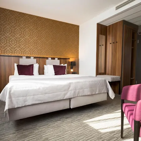 Western Mariacki Hotel 3*