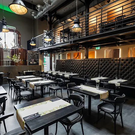 Western Mariacki فندق