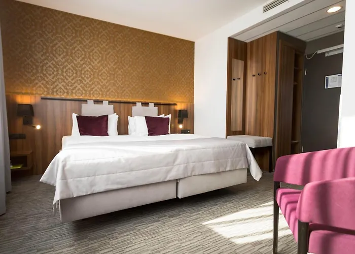 Western Mariacki Hotel 3*