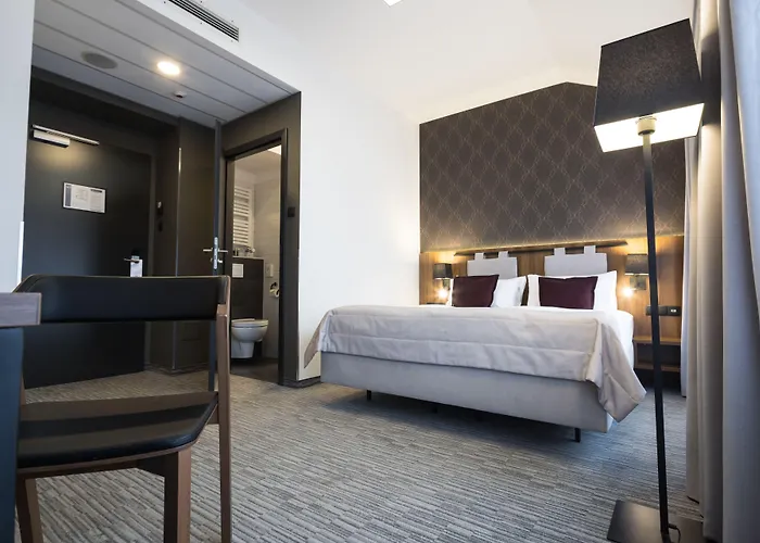 Western Mariacki Hotel 3*